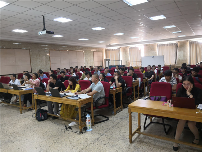 1564447541108965.jpg 4-学员在认证听课.jpg